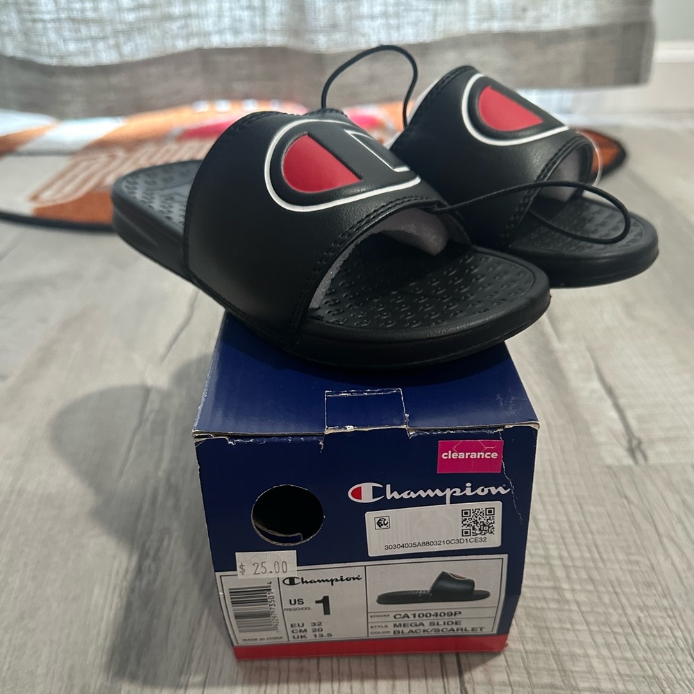 🔺$10 each or 3/$24🔻

NIB Kids Champion Slides size 1